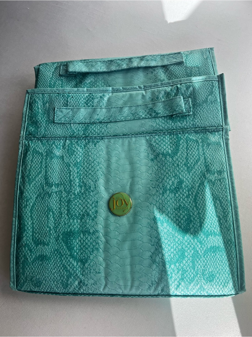 JOY MANGANO LARGE BETTER BEAUTY ROLL UP CASE. GREEN VINYL EASY WIPE OFF